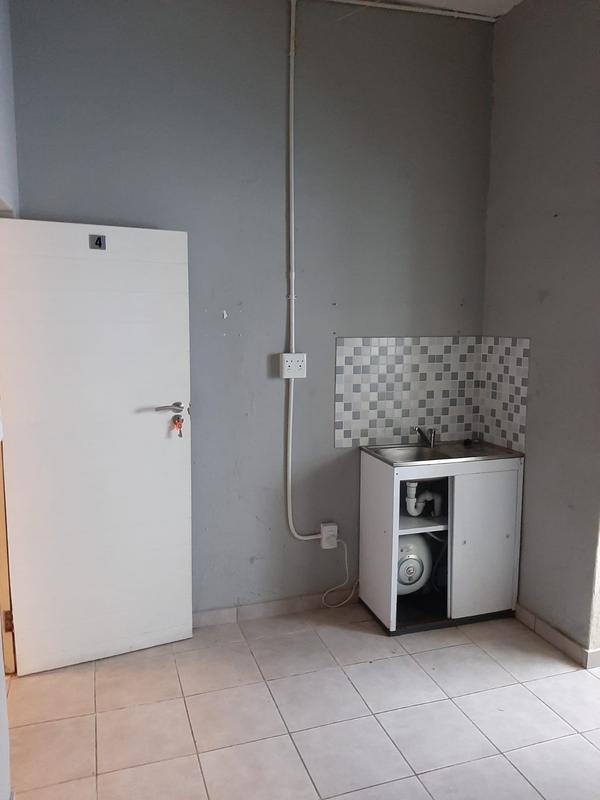 To Let 1 Bedroom Property for Rent in Goodwood Central Western Cape